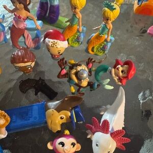 Green and Blue Action Figures Playset